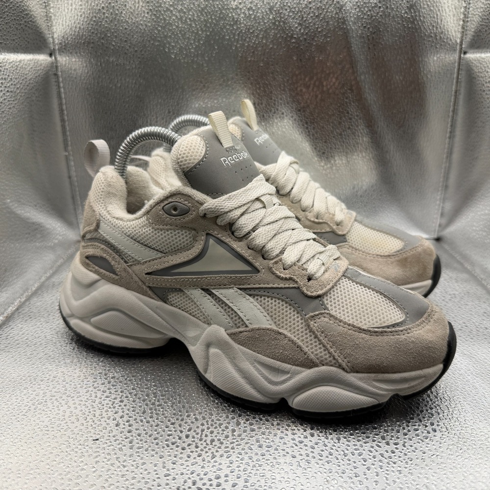 Size 6.5 Reebok Charge Beige Gray White Womens Lace-Up Suede Athletic Sneakers‎